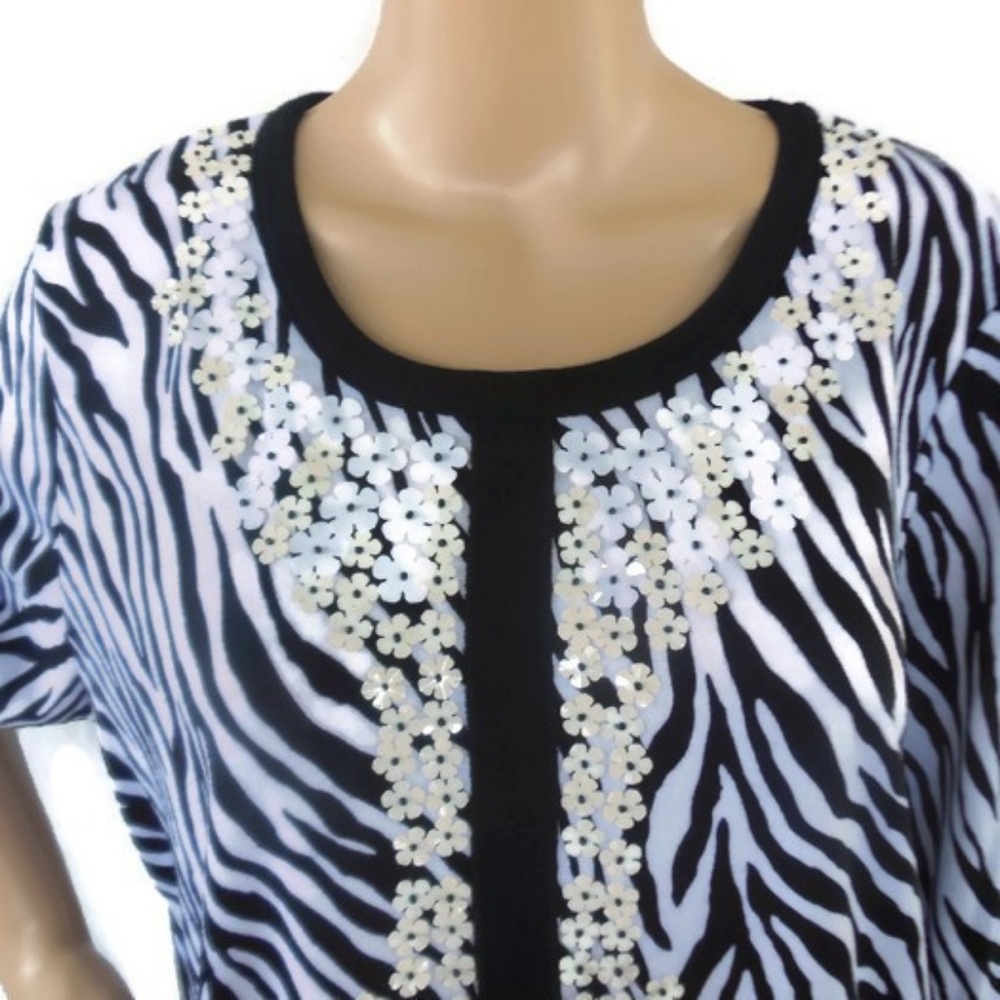 Sweater Women Plus Sz 2X Top Black White Flower Sequin Embellish